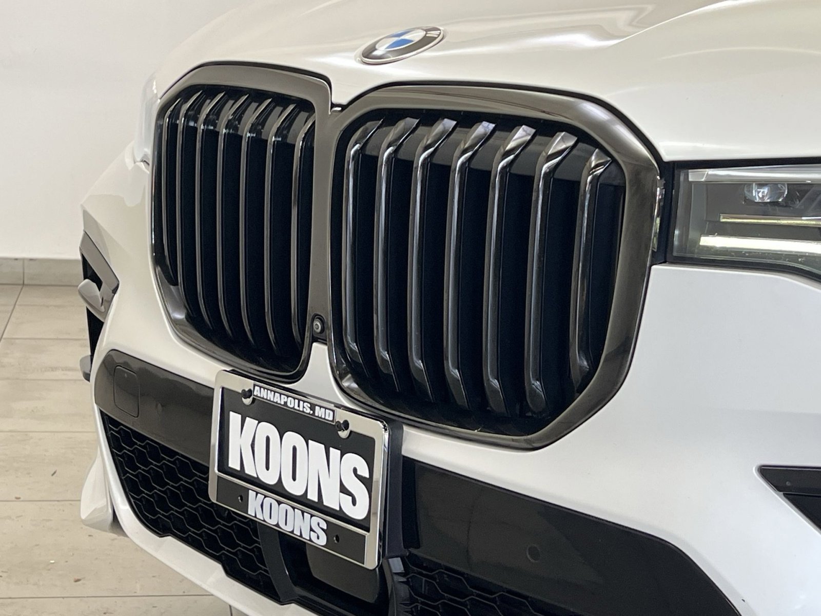 Used 2022 BMW X7 M50i image 28