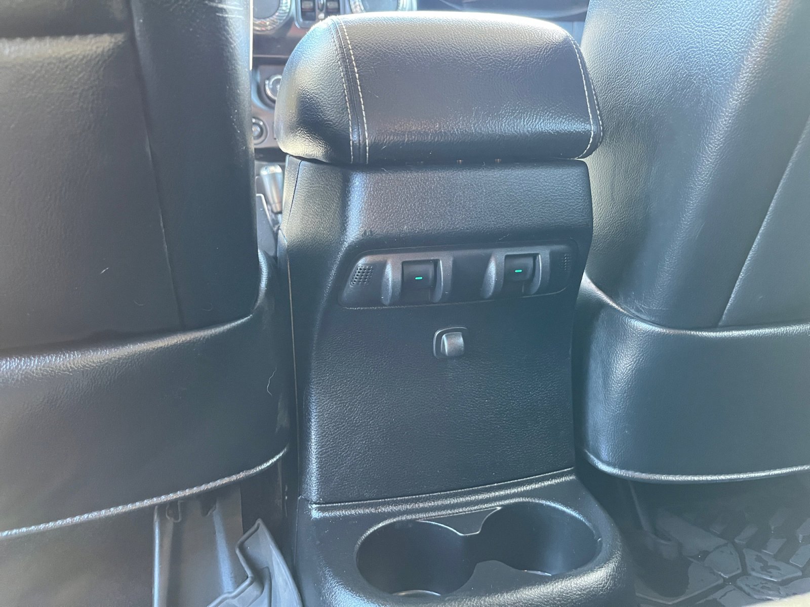 Used 2013 Jeep Wrangler Freedom Edition image 32