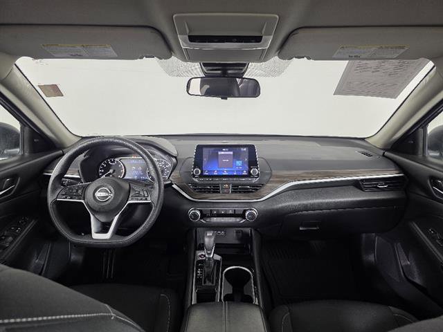 Used 2024 Nissan Altima 2.5 SV FWD image 27