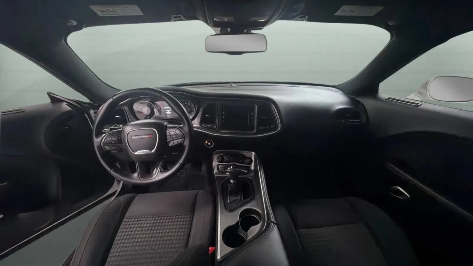 Used 2017 Dodge Challenger SXT RWD image 9