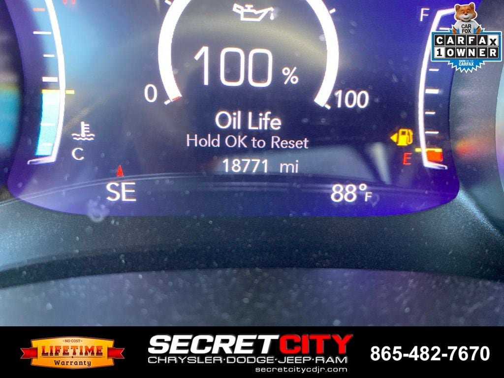 Used 2025 Chrysler Pacifica Limited FWD image 19