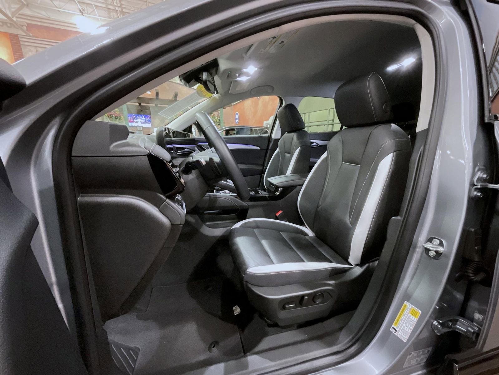 Certified 2025 Buick Envision Sport Touring image 10