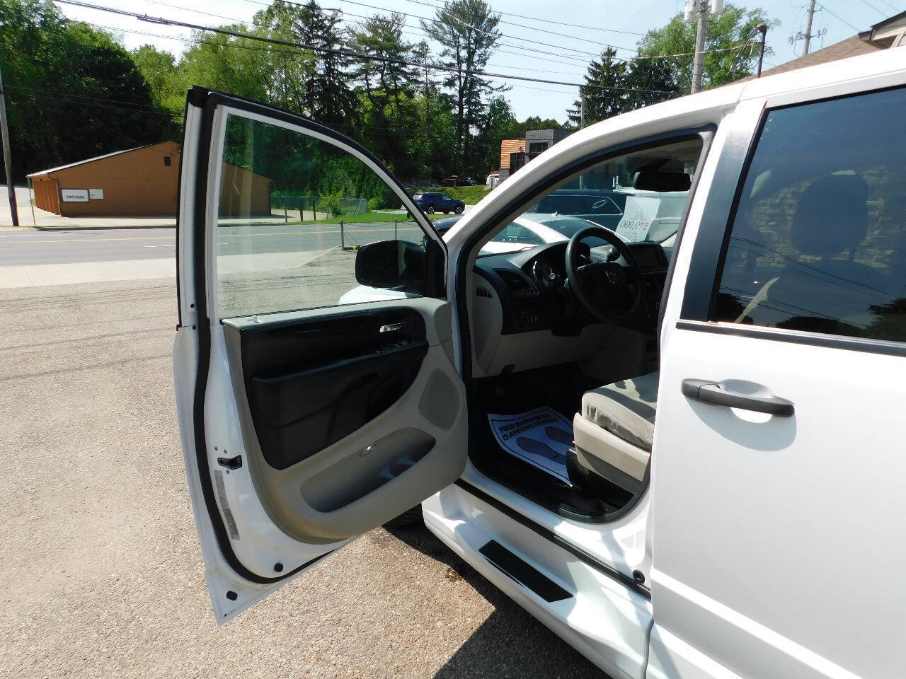 Used 2019 Dodge Grand Caravan SE image 25