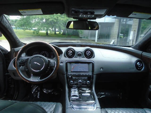 Used 2017 Jaguar XJ L Portfolio AWD/4WD image 12