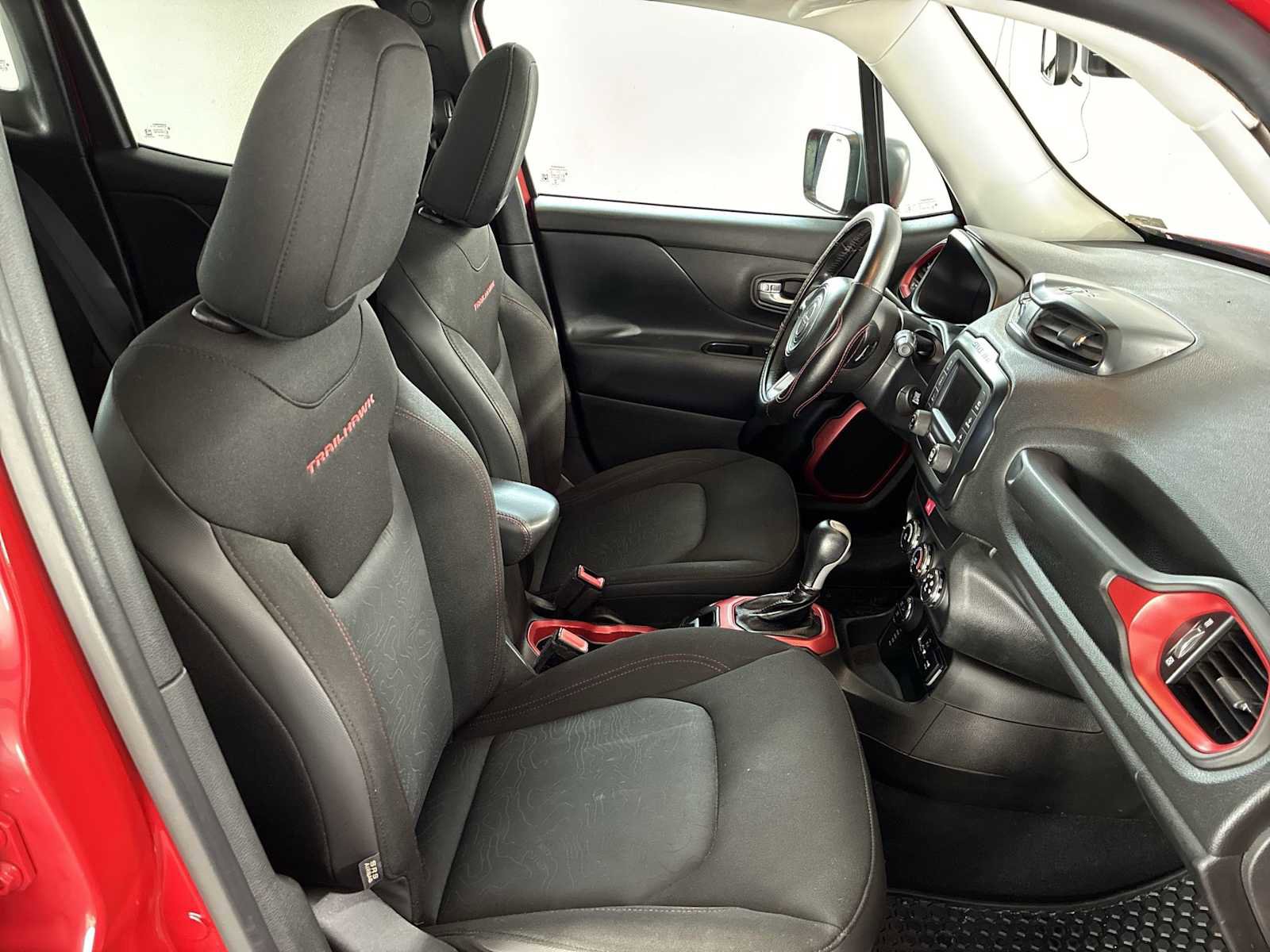 Used 2017 Jeep Renegade Trailhawk image 23