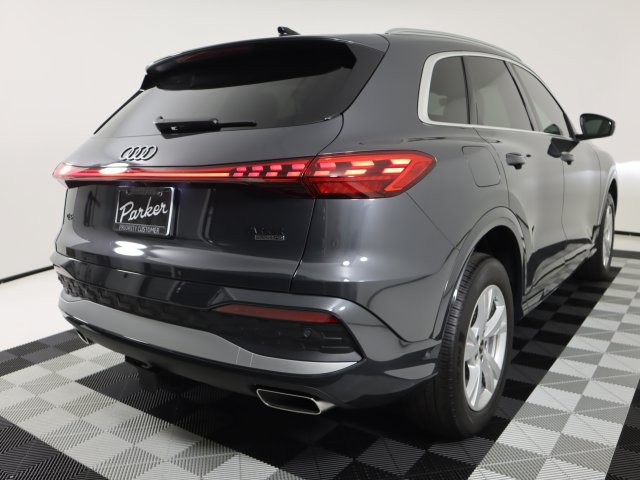 Certified 2025 Audi Q5 Premium w/ Convenience Package AWD/4WD image 5