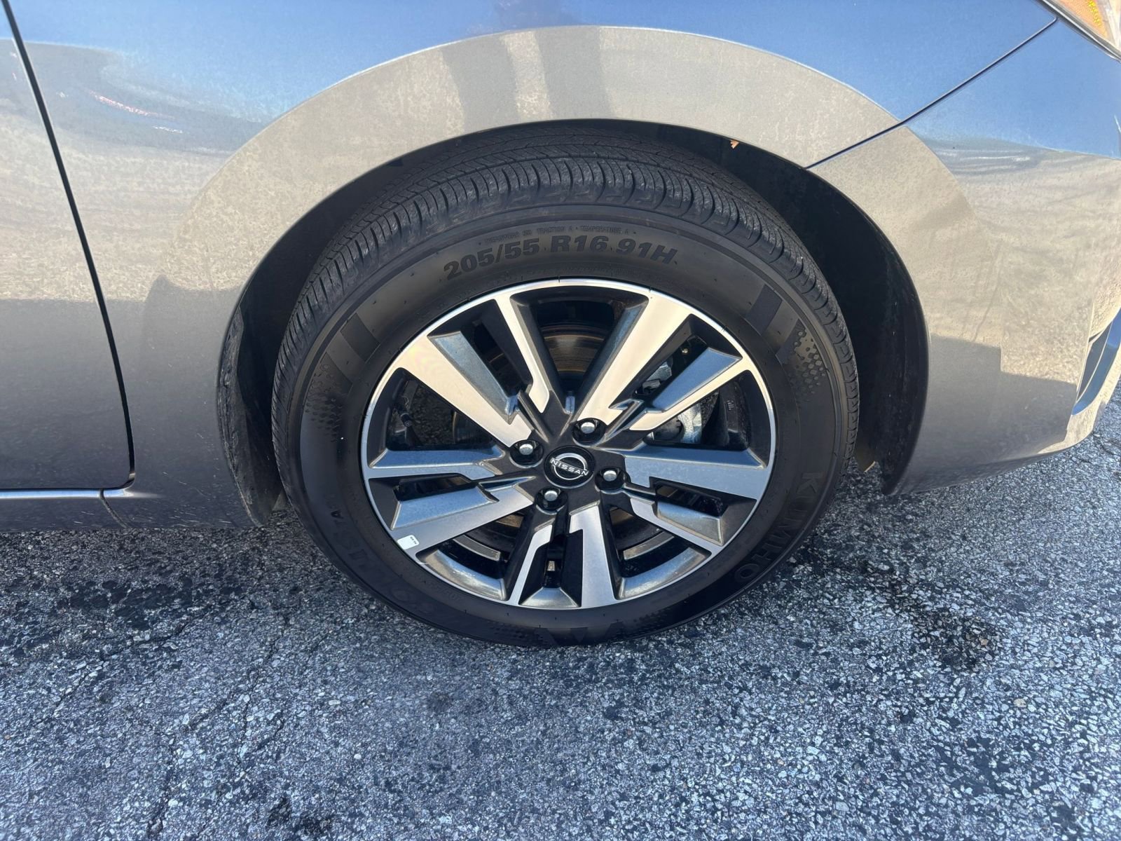 Used 2025 Nissan Versa SV image 28