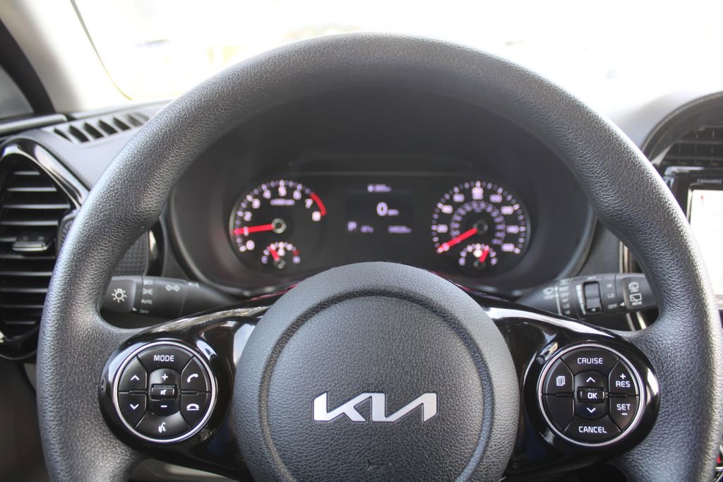 Used 2022 Kia Soul S image 25