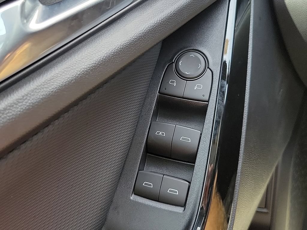 Used 2027 Chevrolet Equinox LT w/ Convenience Package II FWD image 13