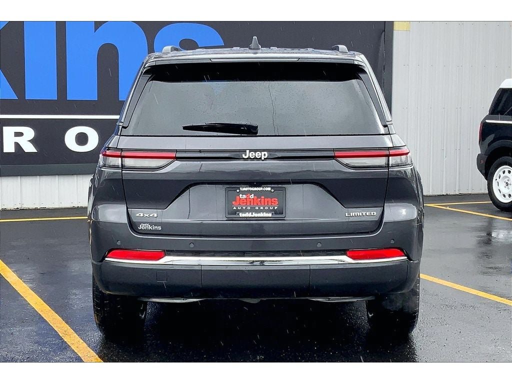 Used 2025 Jeep Grand Cherokee Limited w/ Trailer Tow Package AWD/4WD image 4