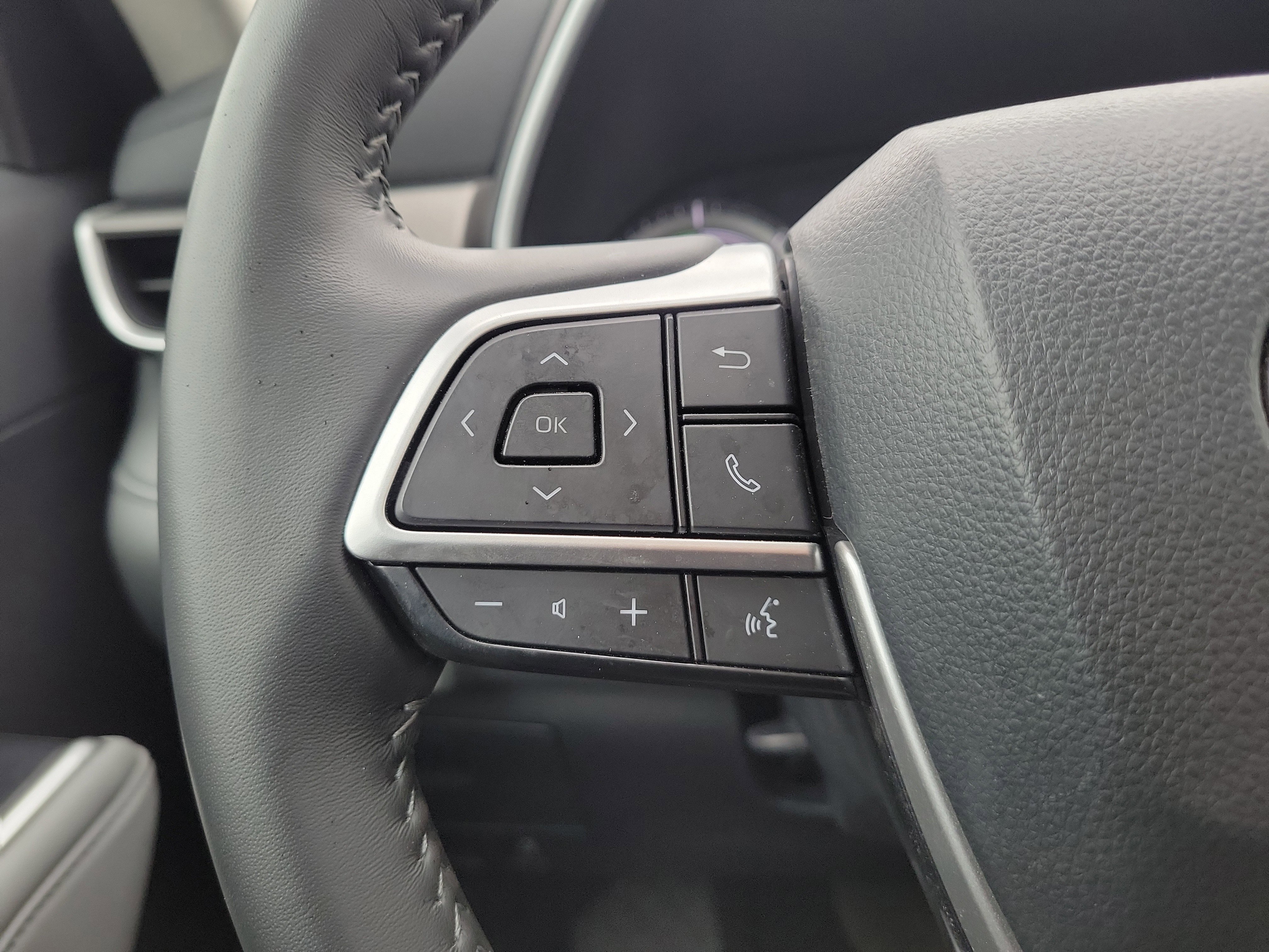 Used 2024 Toyota Highlander XLE image 24