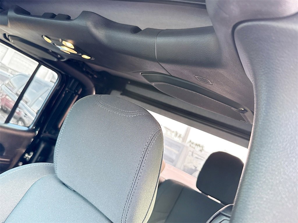 Used 2021 Jeep Gladiator Willys image 19