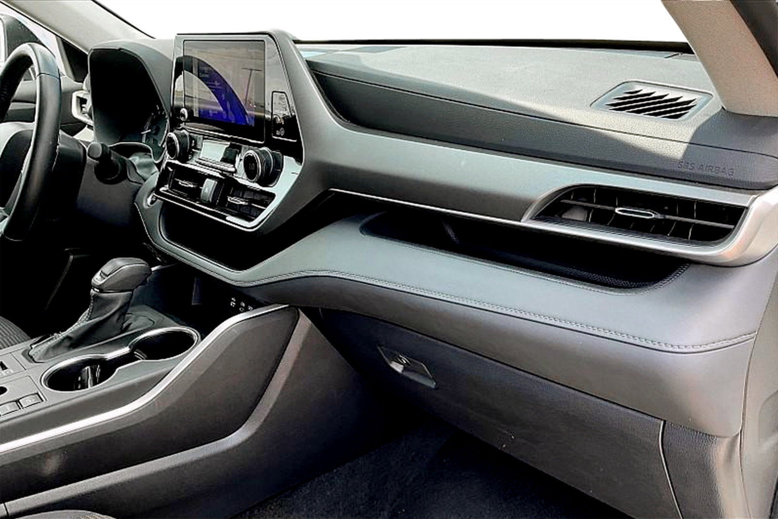 Used 2024 Toyota Highlander LE image 16