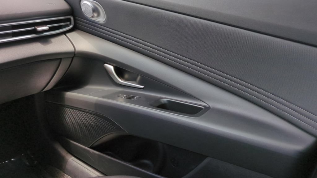 Used 2021 Hyundai Elantra SEL FWD image 14