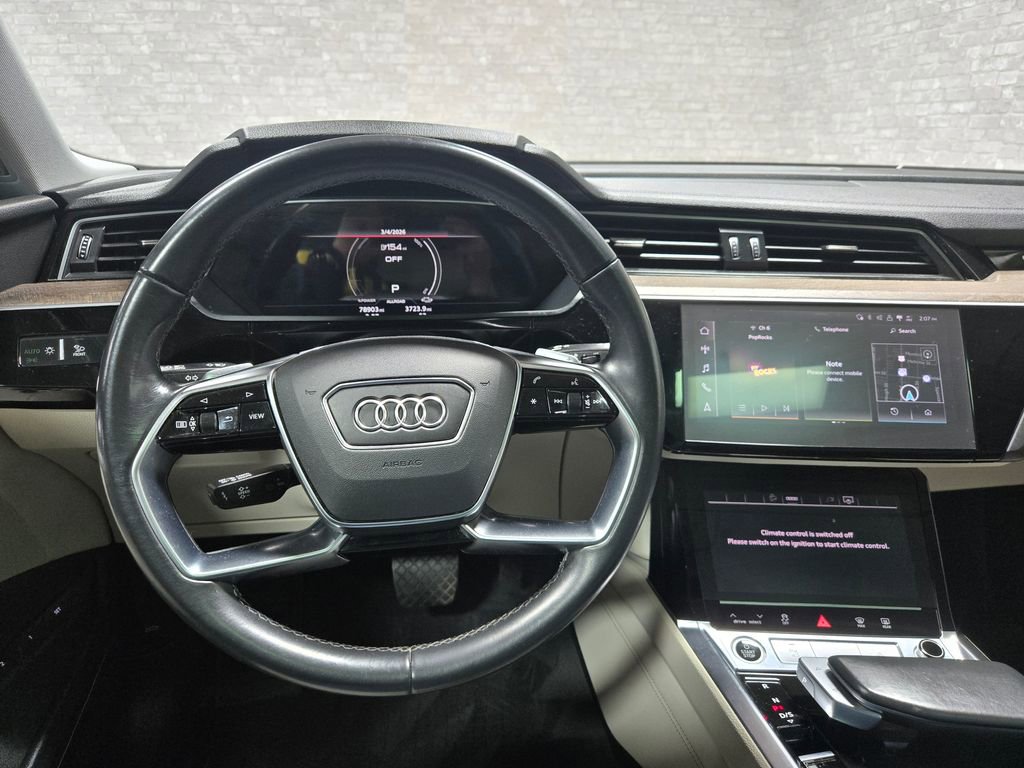 Used 2022 Audi e-tron Premium Plus w/ Premium Plus Package image 17