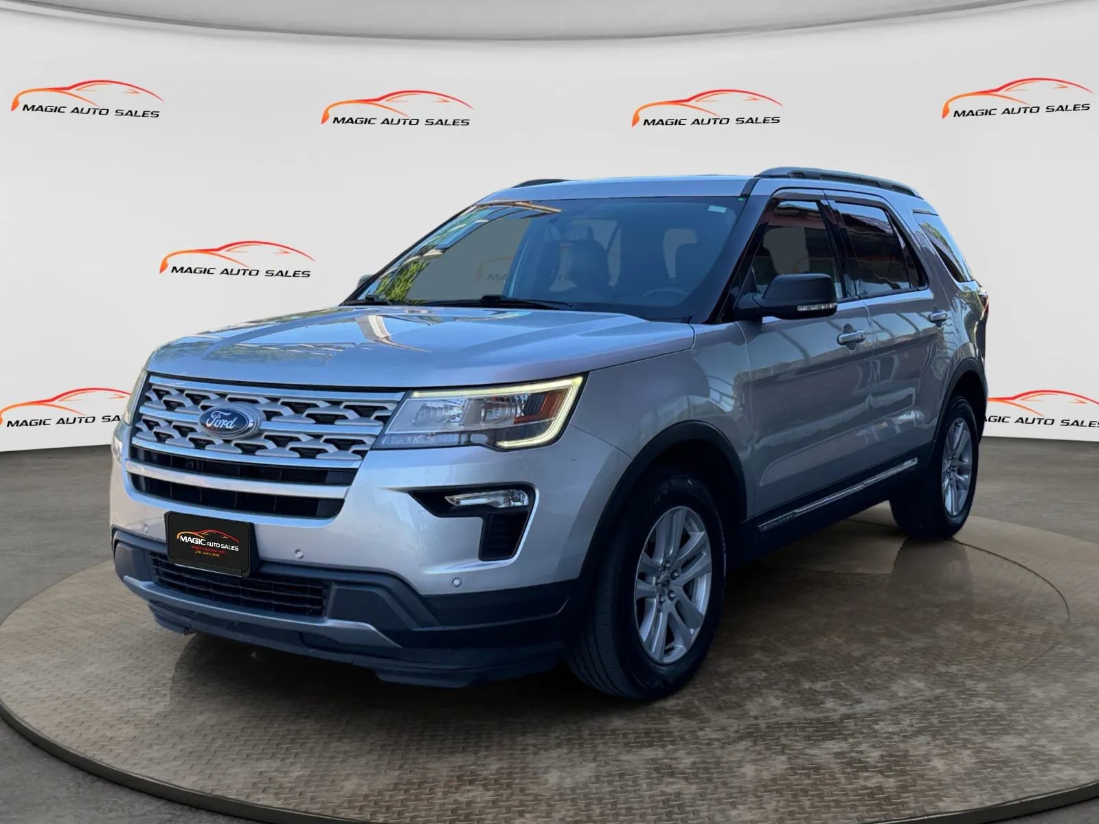 Used 2019 Ford Explorer XLT w/ Equipment Group 202A AWD/4WD image 1