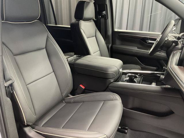 New 2026 Chevrolet Suburban Premier w/ Sun And Tow Package AWD/4WD image 17