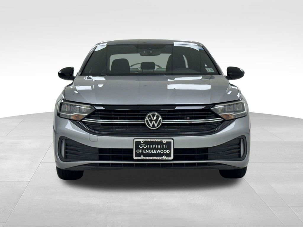 Used 2023 Volkswagen Jetta Sport image 2