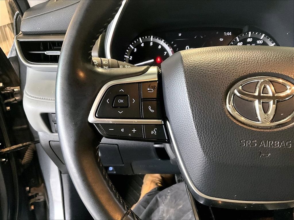 Used 2021 Toyota Highlander XLE image 24