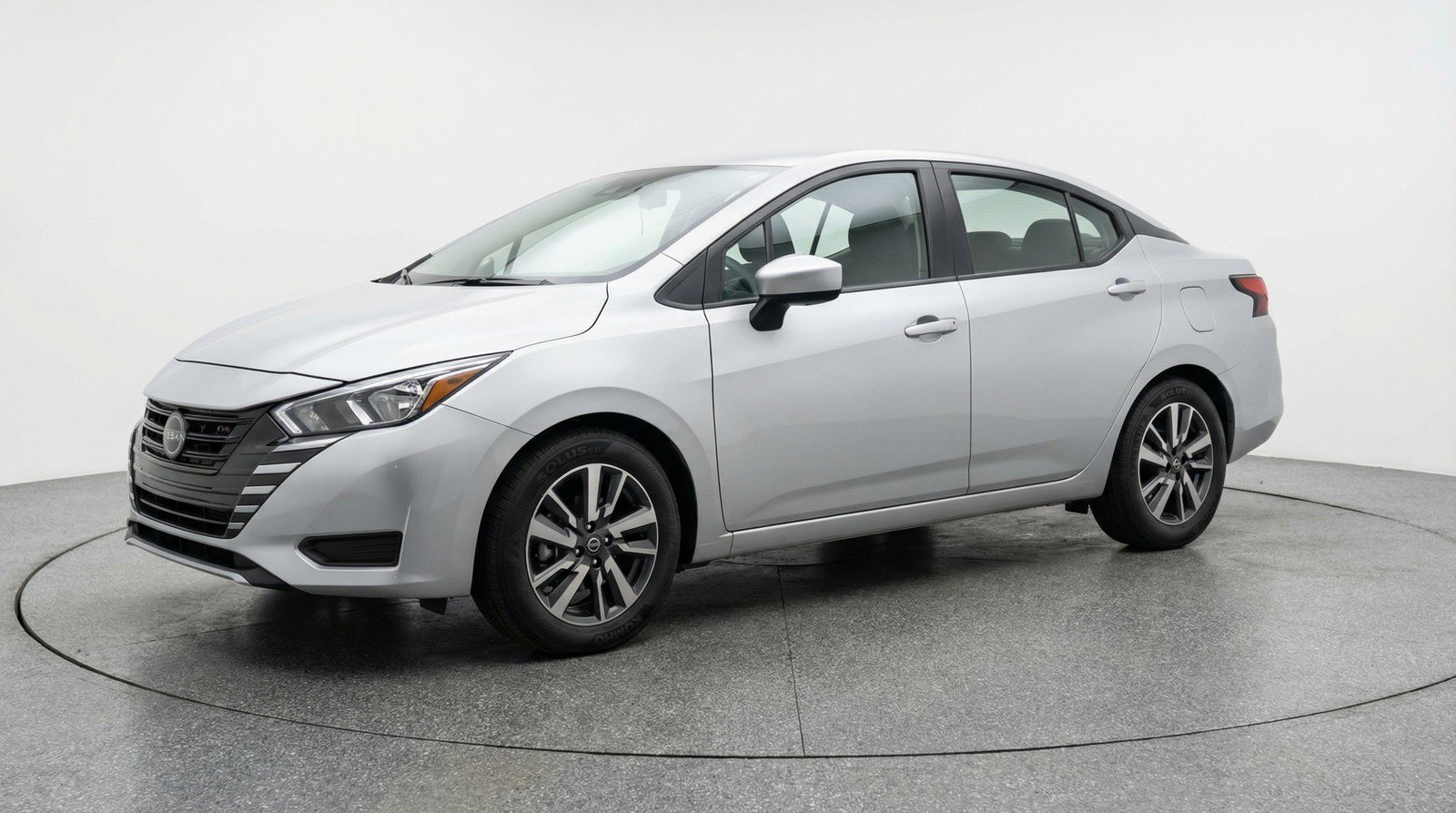 Used 2025 Nissan Versa SV image 3