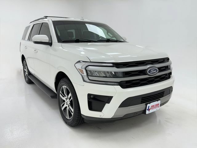 Used 2023 Ford Expedition XLT RWD image 2