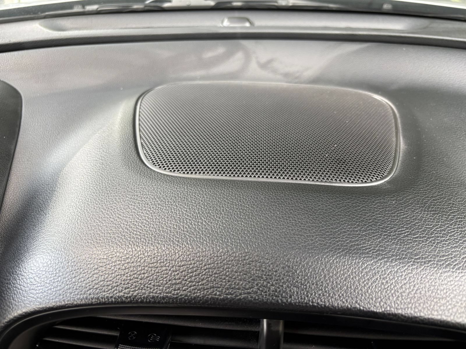 Used 2025 Kia Soul LX w/ LX Technology Package FWD image 17