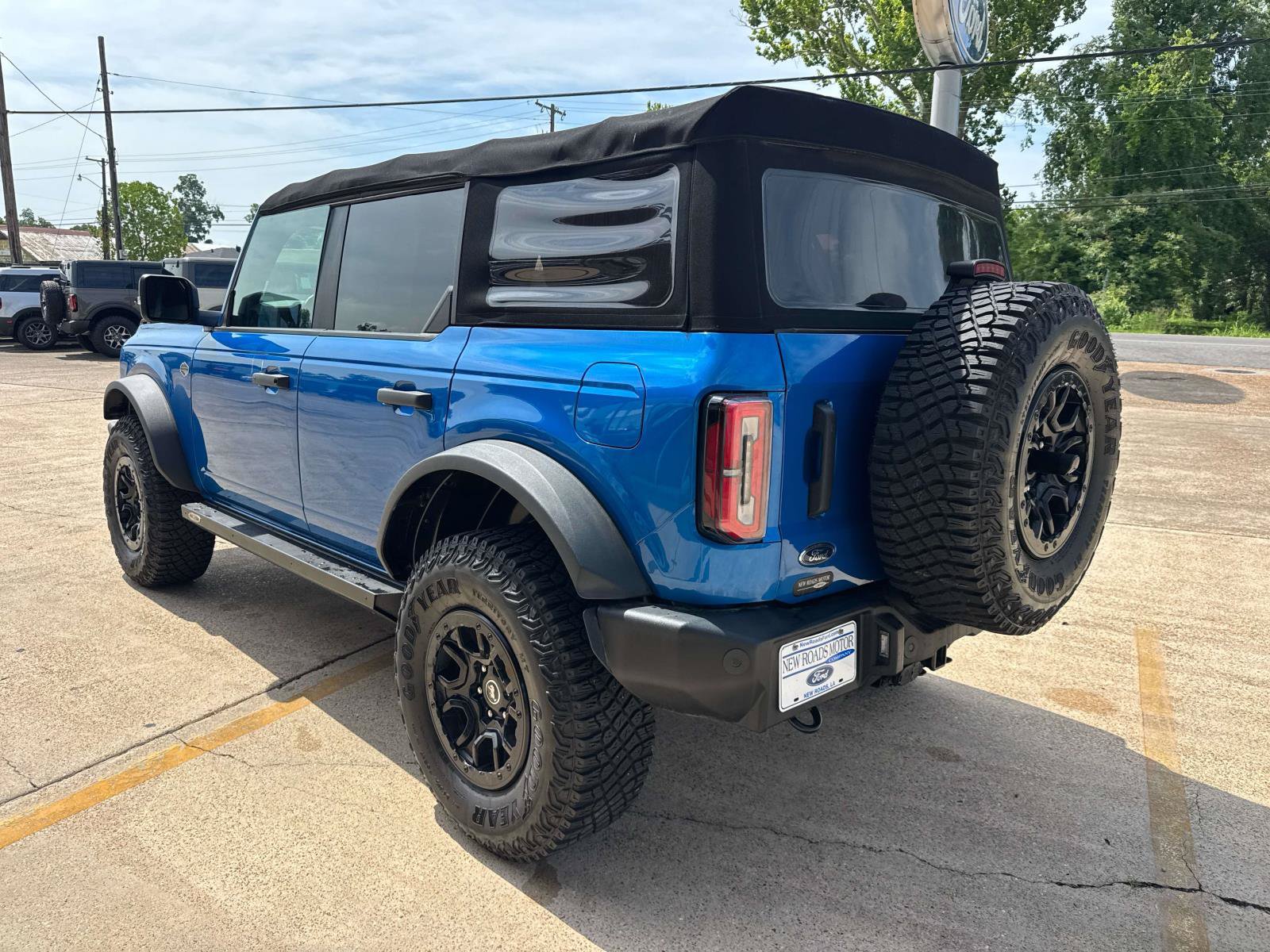 Certified 2022 Ford Bronco Wildtrak AWD/4WD image 5