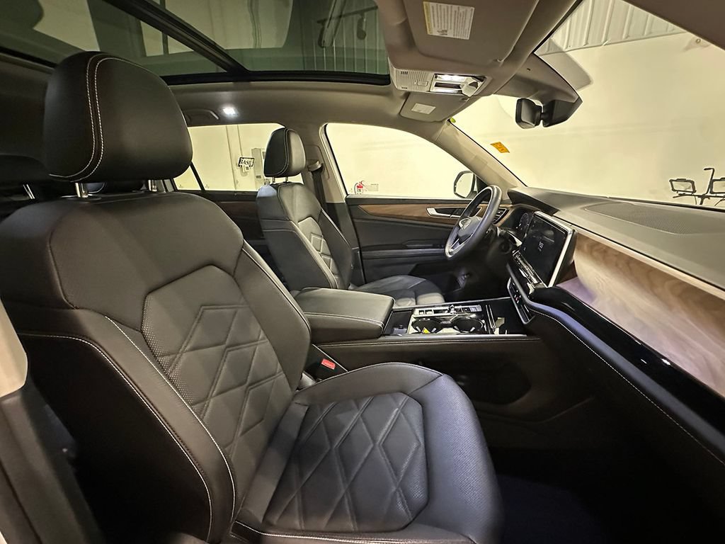 Used 2024 Volkswagen Atlas SE w/ Panoramic Sunroof Package AWD/4WD image 30