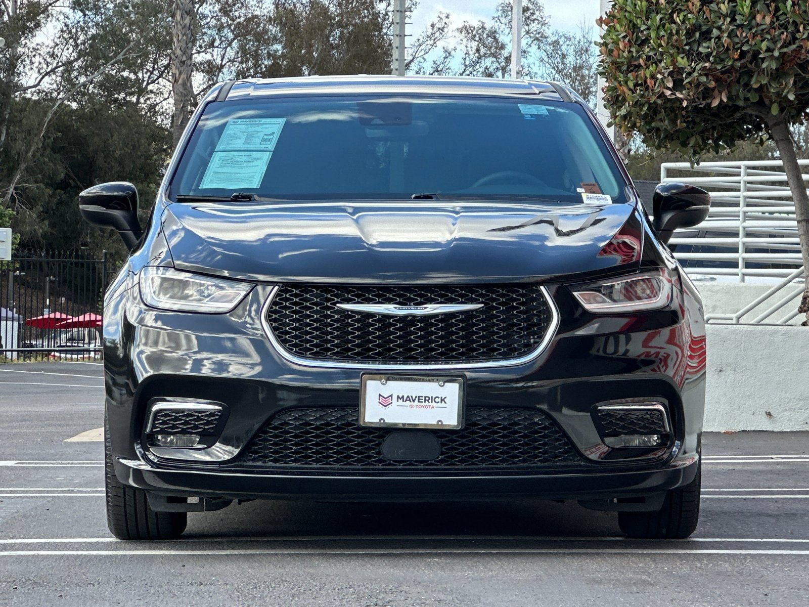 Used 2023 Chrysler Pacifica Touring-L FWD image 7