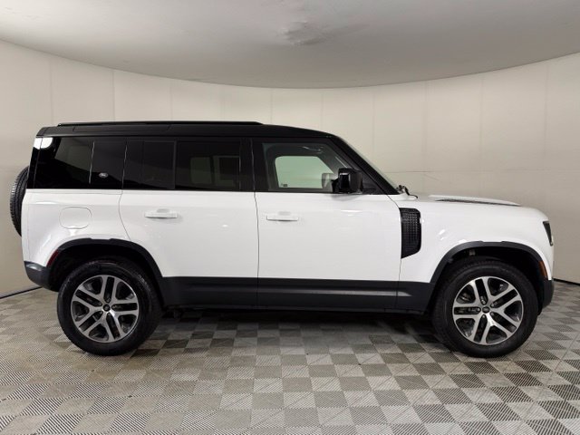 Used 2023 Land Rover Defender 110 S AWD/4WD image 8