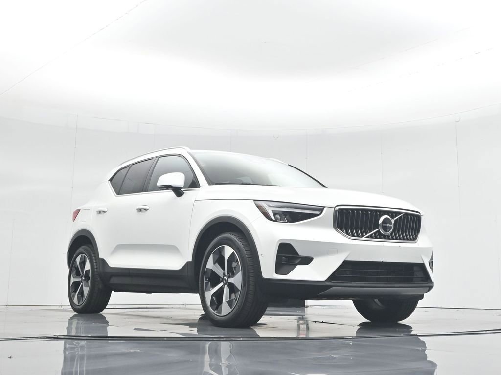 Used 2025 Volvo XC40 B5 Plus image 52