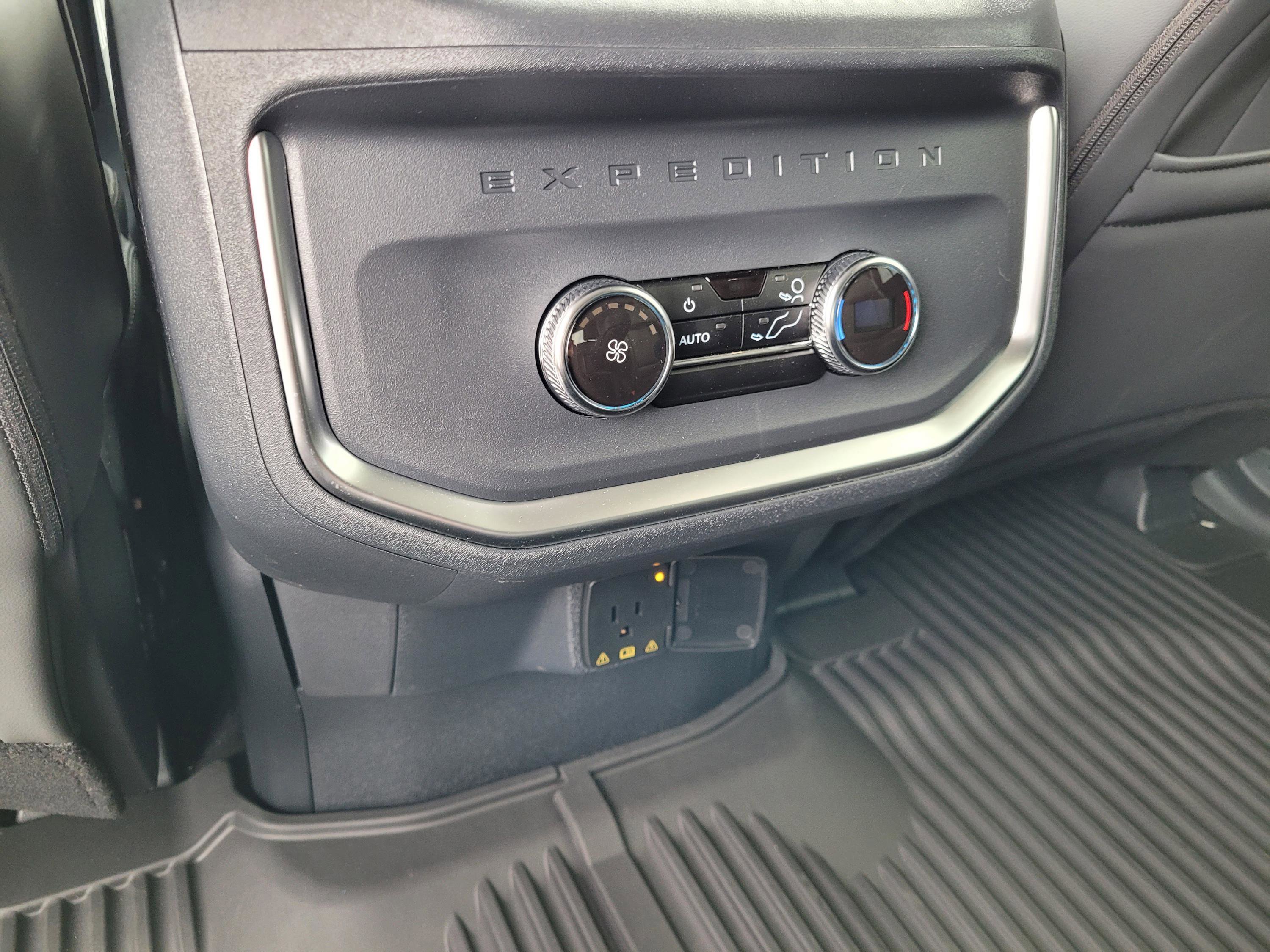 Used 2026 Ford Expedition Active image 16
