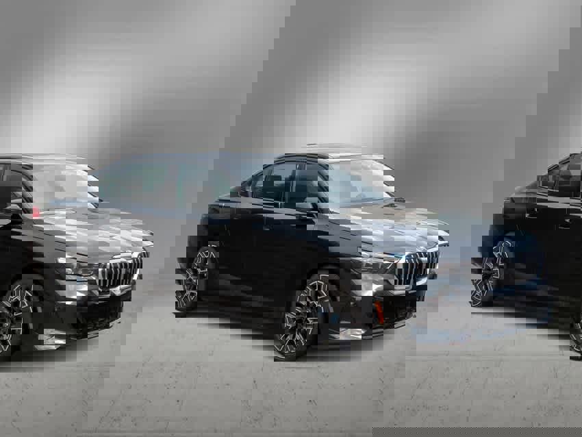 Certified 2025 BMW i5 xDrive40 w/ M Sport Package image 2