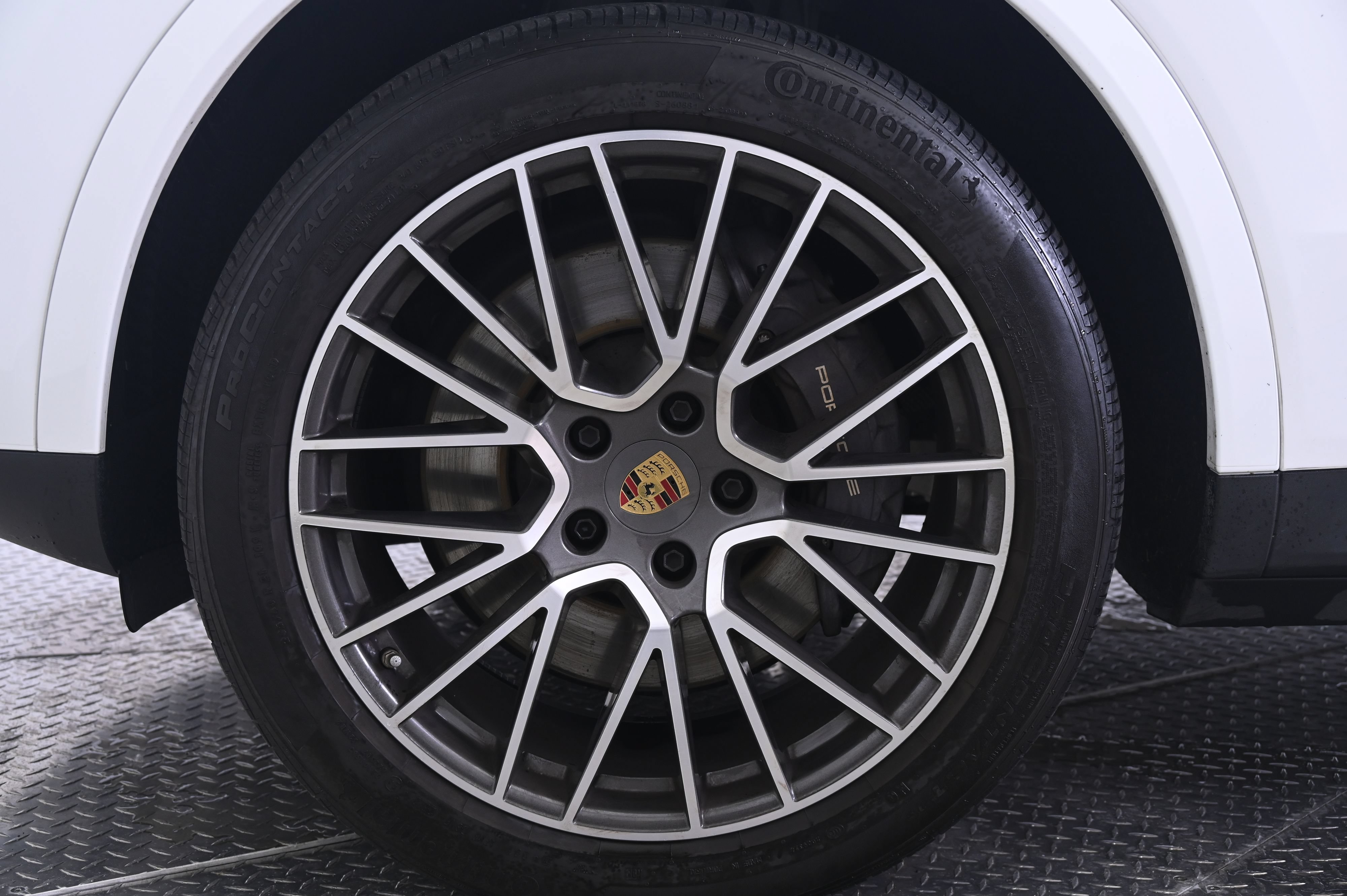 Certified 2023 Porsche Cayenne AWD/4WD image 11