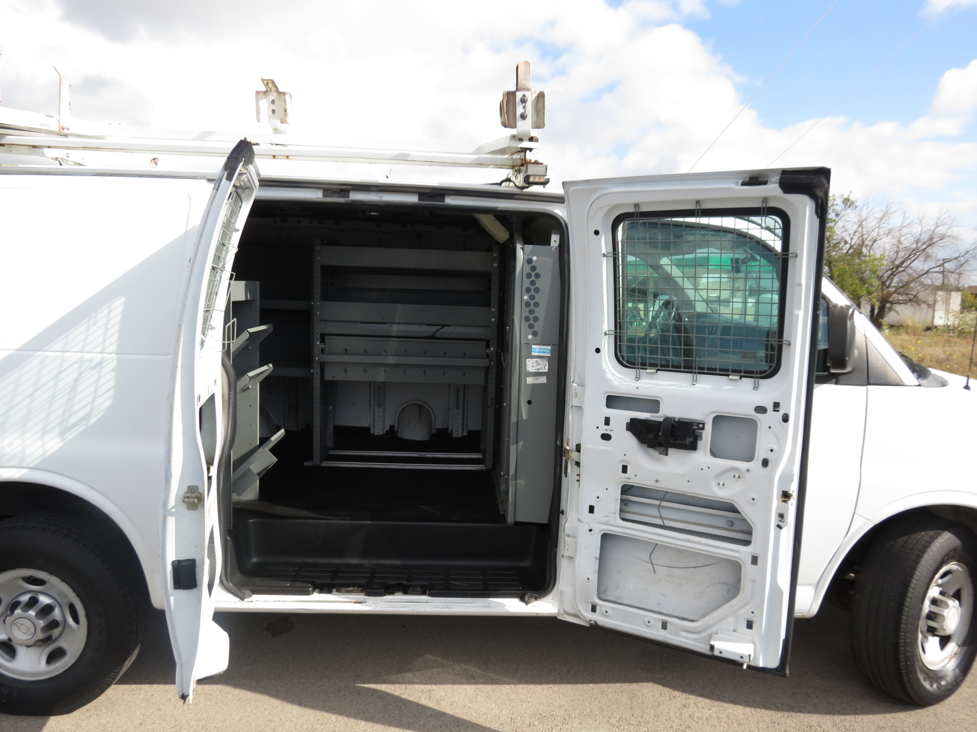 Used 2014 Chevrolet Express 2500 RWD image 25