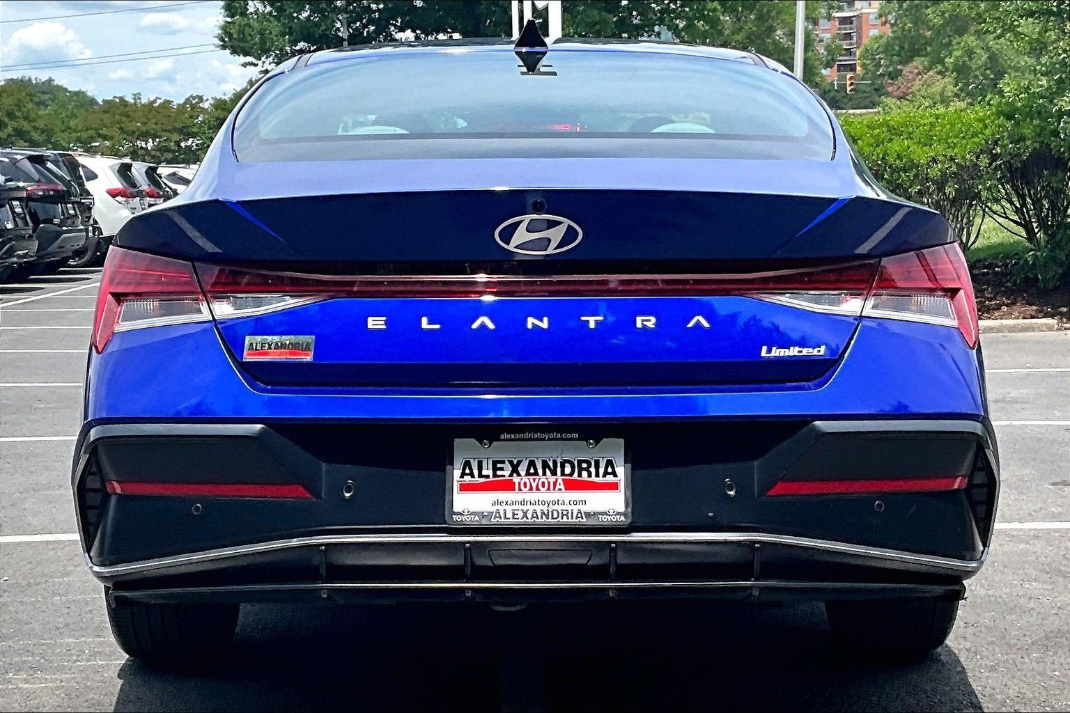 Used 2024 Hyundai Elantra Limited FWD image 4