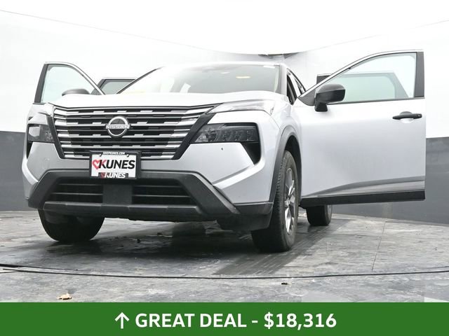 Used 2024 Nissan Rogue S image 68