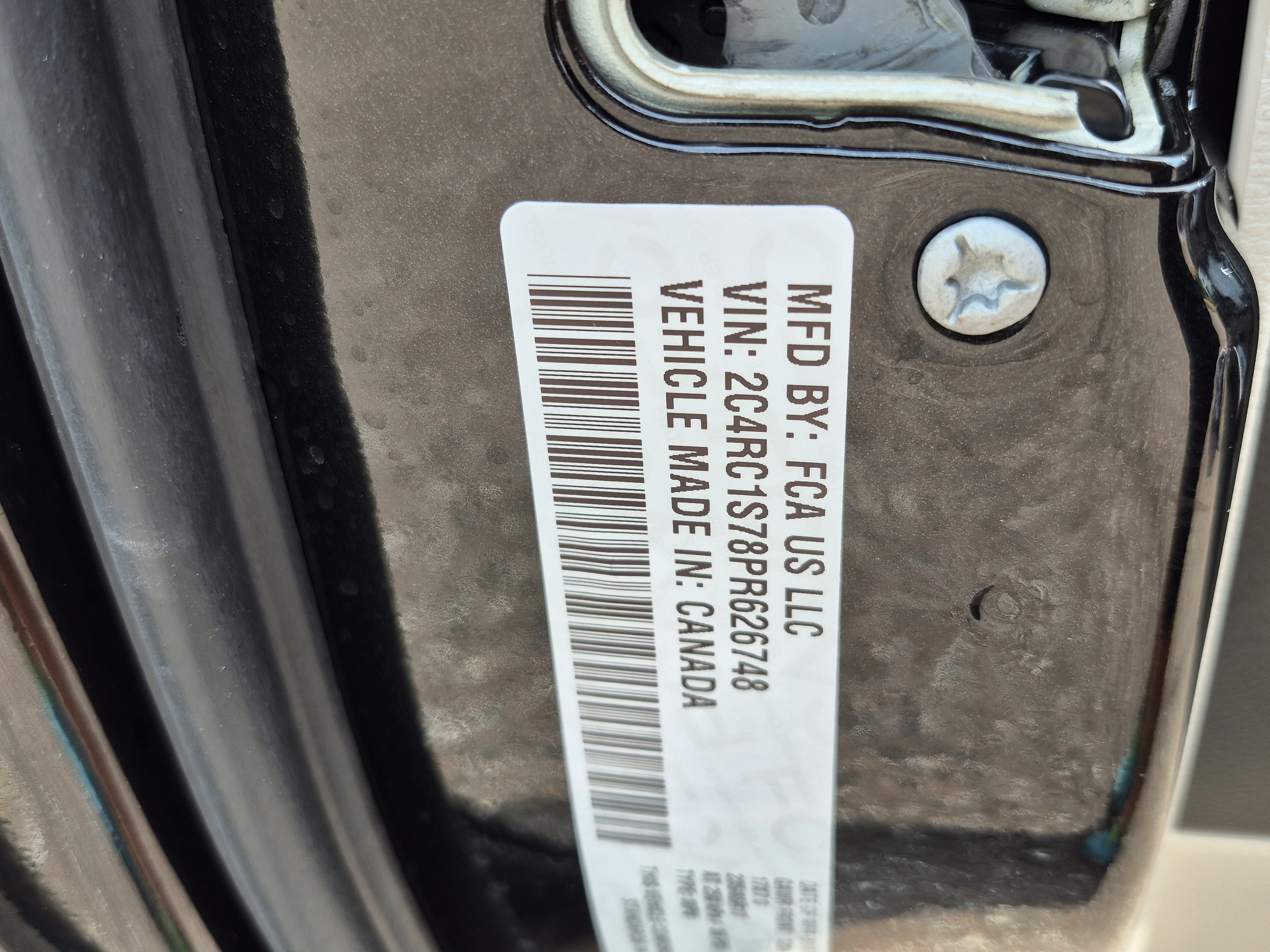 Used 2023 Chrysler Pacifica Limited FWD image 35