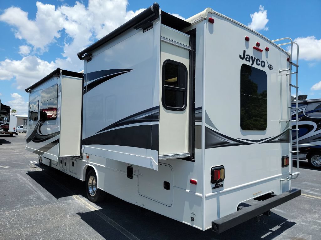 Used 2018 Ford E-450 and Econoline 450 Super Duty w/ Motorhome Prep Package RWD image 5