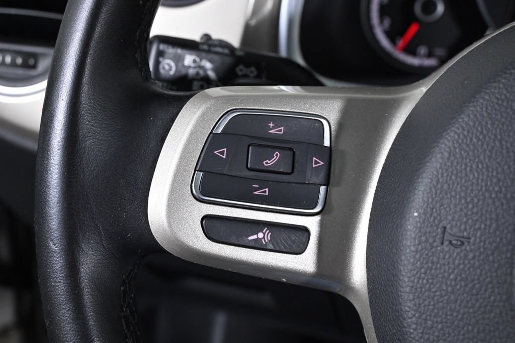 Used 2013 Volkswagen Beetle TDI FWD image 12