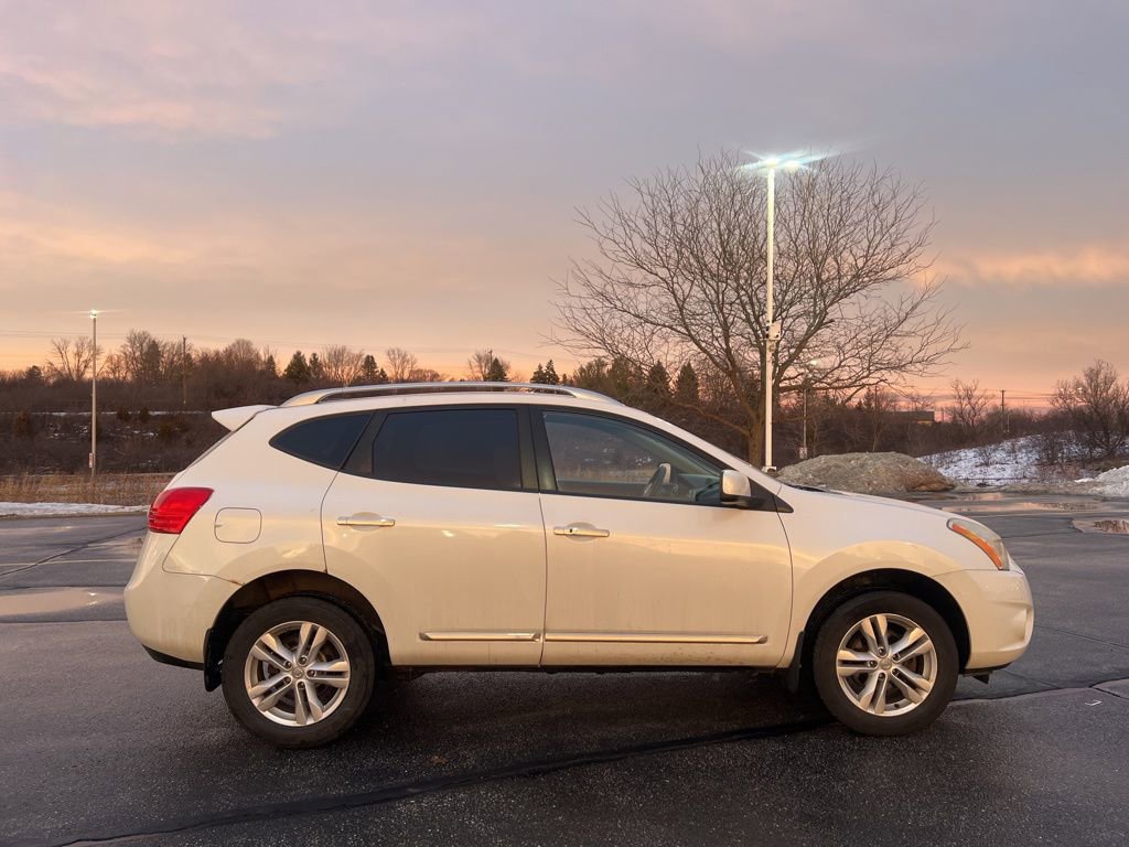 Used 2013 Nissan Rogue SV image 3