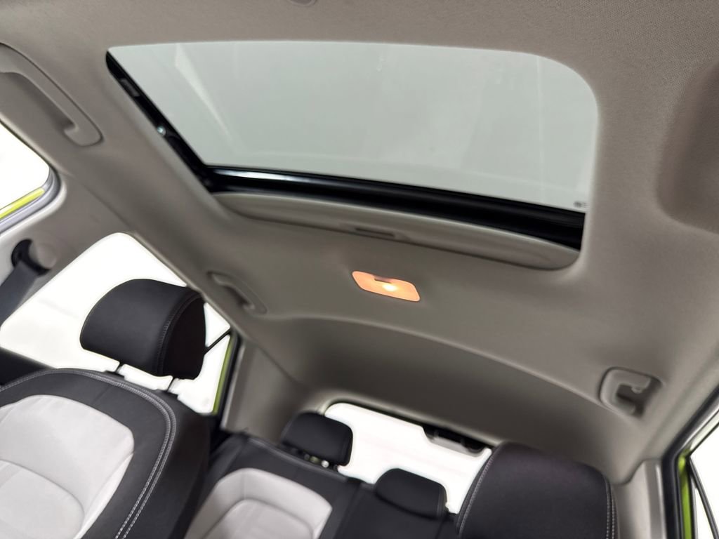 Used 2024 Hyundai Venue SEL image 19