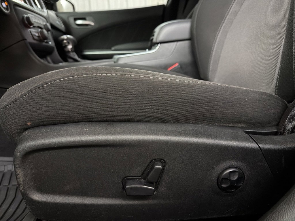 Used 2019 Dodge Charger SXT image 11
