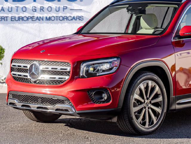 Used 2021 Mercedes-Benz GLB 250 4MATIC image 2