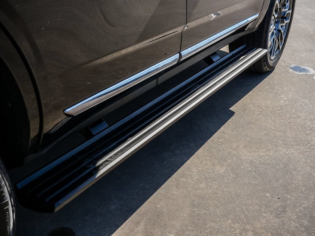 Used 2023 GMC Yukon Denali Ultimate AWD/4WD image 12