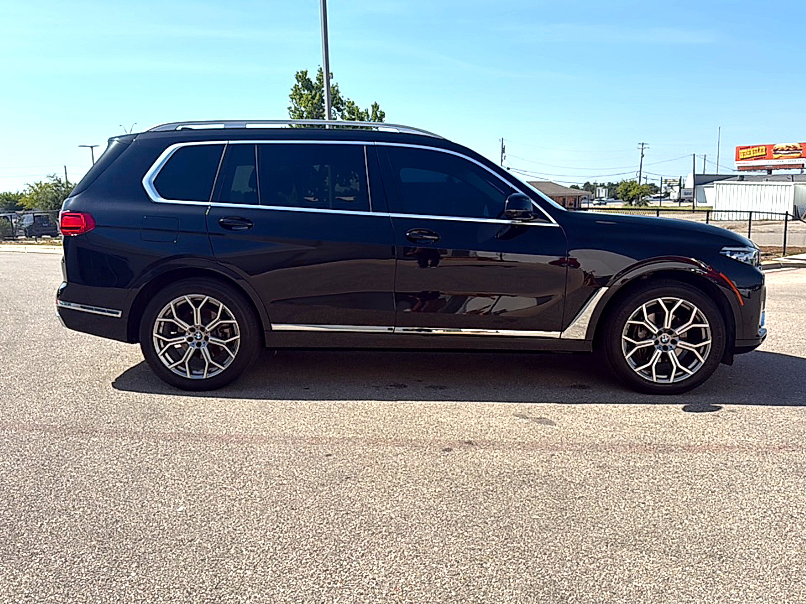 Used 2022 BMW X7 xDrive40i w/ Executive Package AWD/4WD image 5