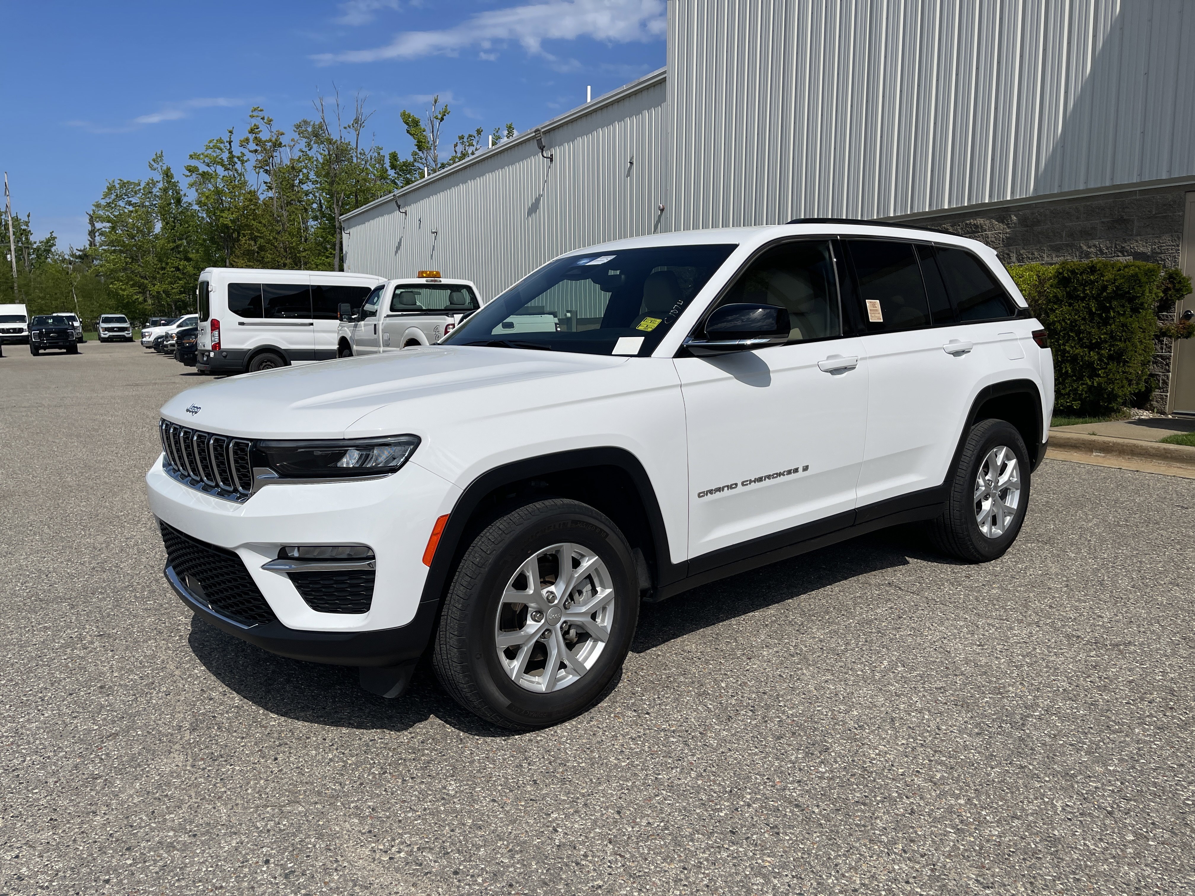 Used 2023 Jeep Grand Cherokee Limited AWD/4WD image 8