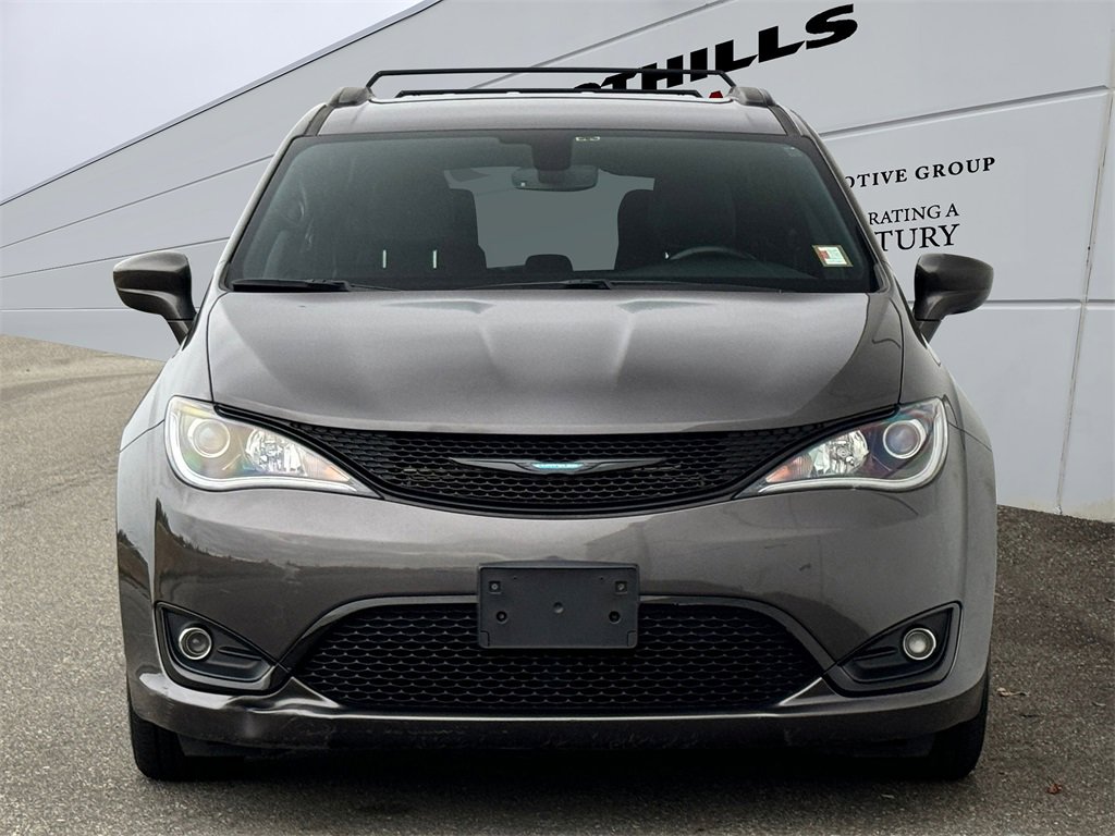Used 2020 Chrysler Pacifica Touring-L w/ S Appearance Package image 2