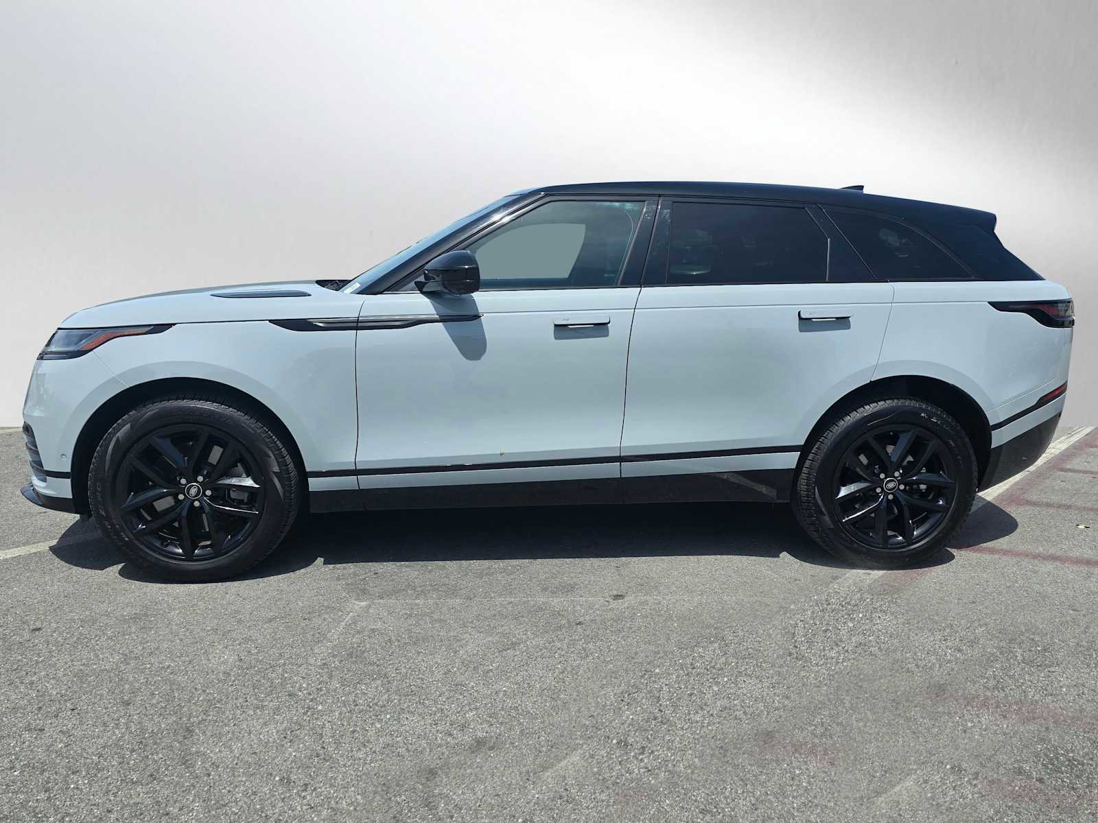 Used 2026 Land Rover Range Rover Velar Dynamic SE AWD/4WD image 2