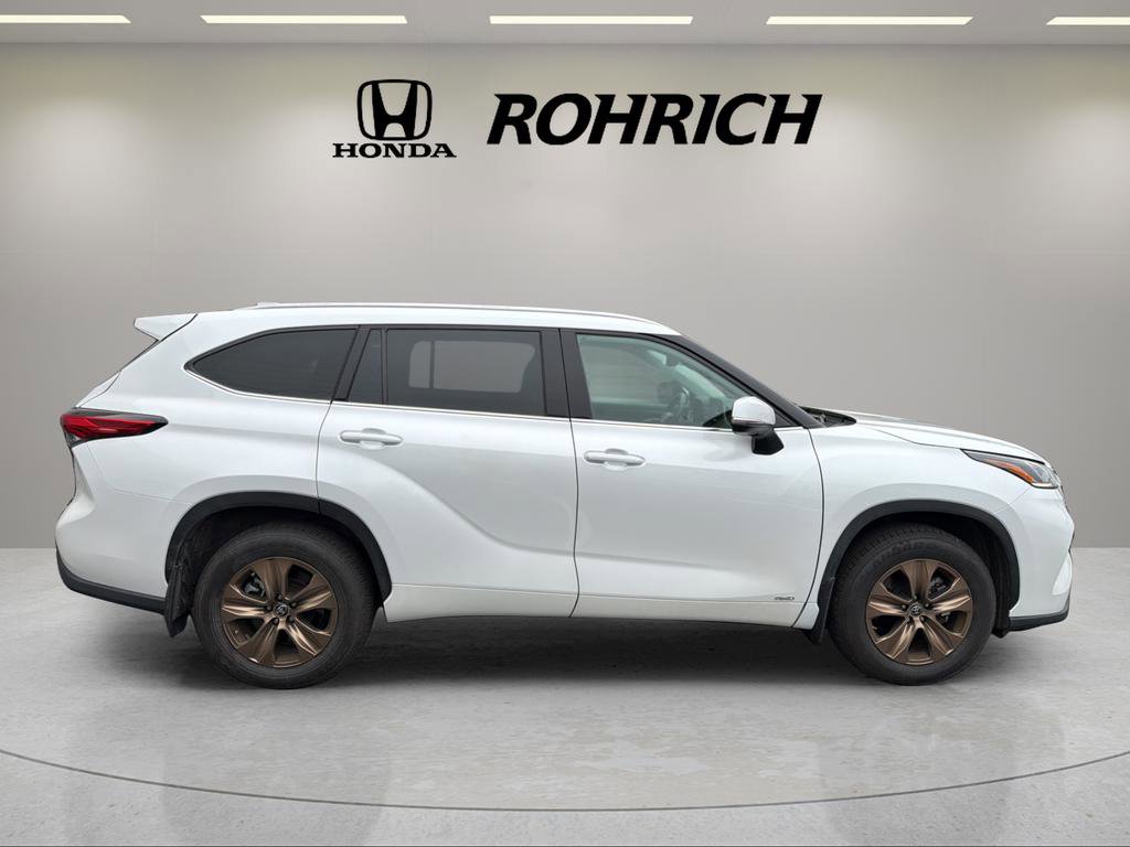 Used 2022 Toyota Highlander Bronze Edition image 5